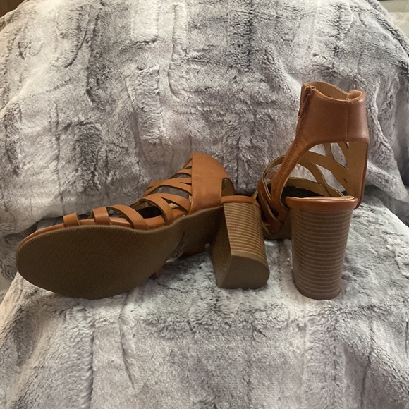 NY&C Chestnut Brown Open toe. 3 3/4 square heels. NWOT - Picture 3 of 3